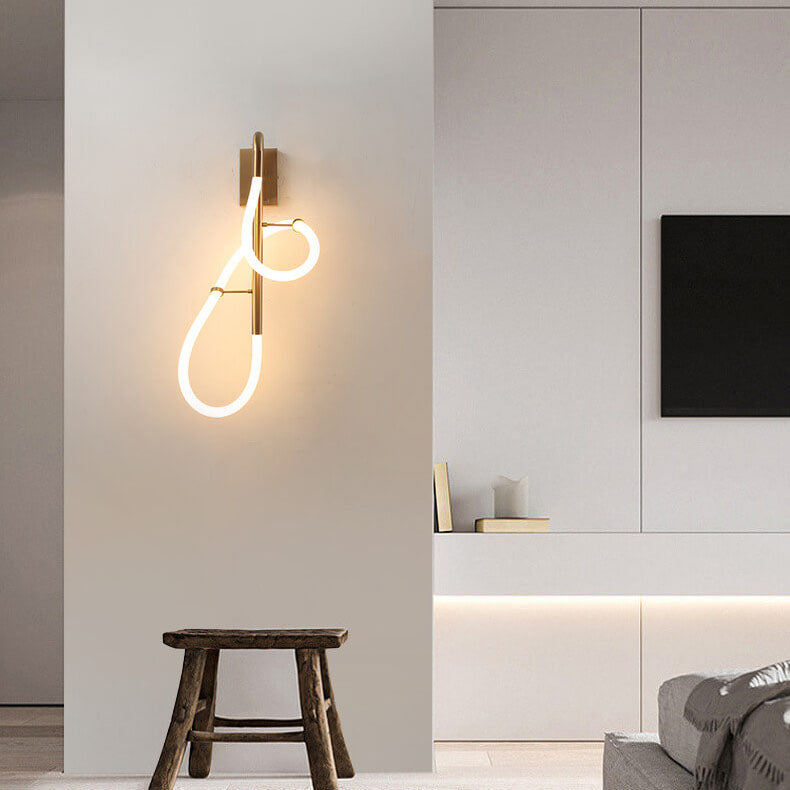 مصباح حائط LED من النحاس والحديد بتصميم عصري وإبداعي 