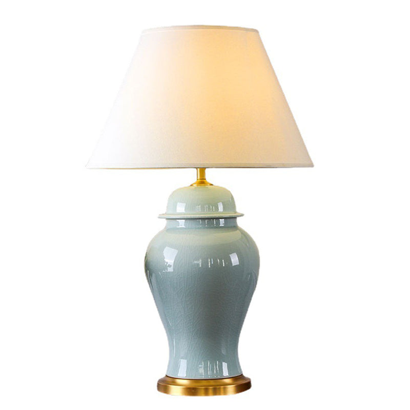 Traditionelle chinesische Tischlampe mit Stoffschirm und Keramikvase als Basis, 1 Licht, fürs Arbeitszimmer 