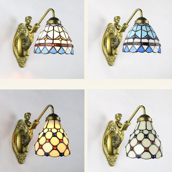 Vintage Tiffany Mediterrane Wandlampe mit einem konischen Buntglas-Licht 