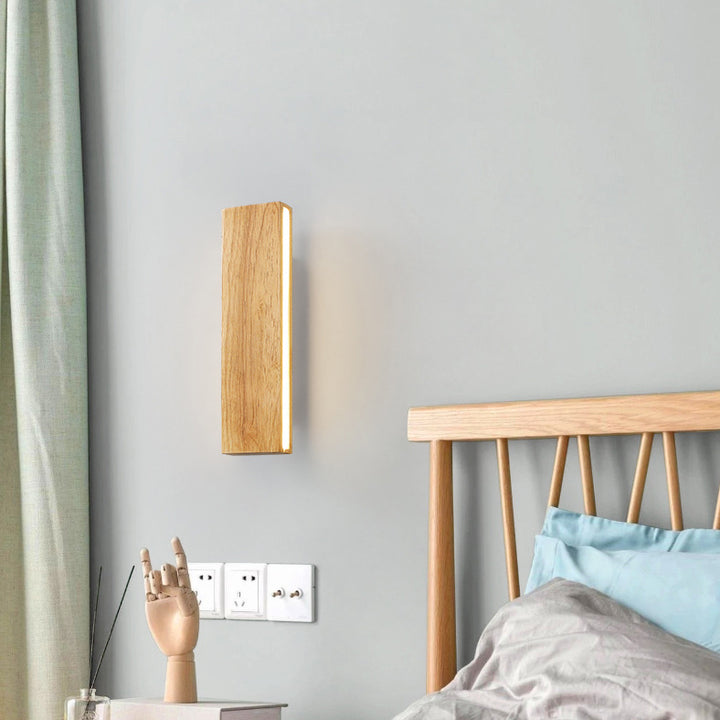 Applique murale à bande LED en bois massif simple 
