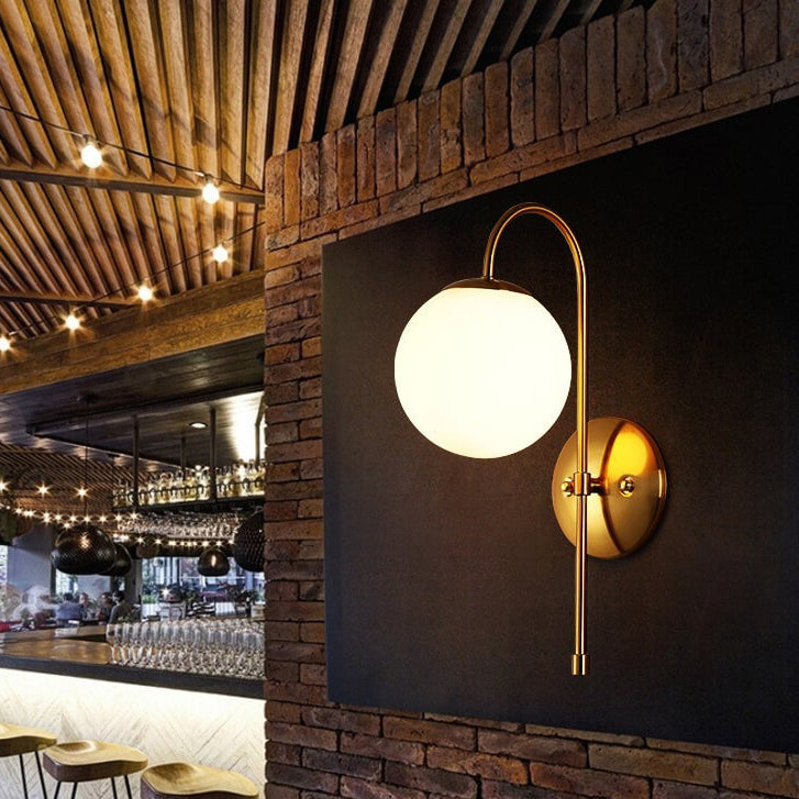 Applique murale à 1 lumière avec abat-jour en verre et fer industriel 