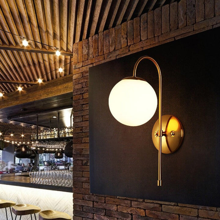 Applique murale à 1 lumière avec abat-jour en verre et fer industriel 