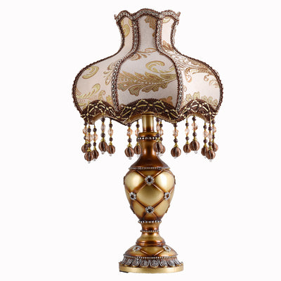 Europäische Vintage Stoff Quaste Perle Harz 1-Licht Tischlampe 