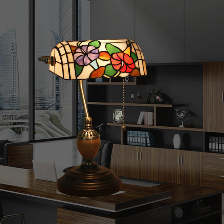 Europäische Tiffany-Blumen-Glas 1-Licht Banker Tischlampe 