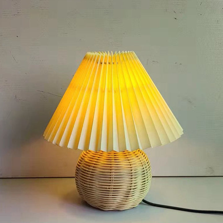 Traditionelle Vintage-Tischlampe aus rundem, plissiertem Bambusgewebe mit 1 Licht für Schlafzimmer 