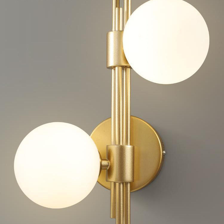 Europäische Vintage minimalistische Orb Hardware Glas 3-Licht-Wandleuchte 