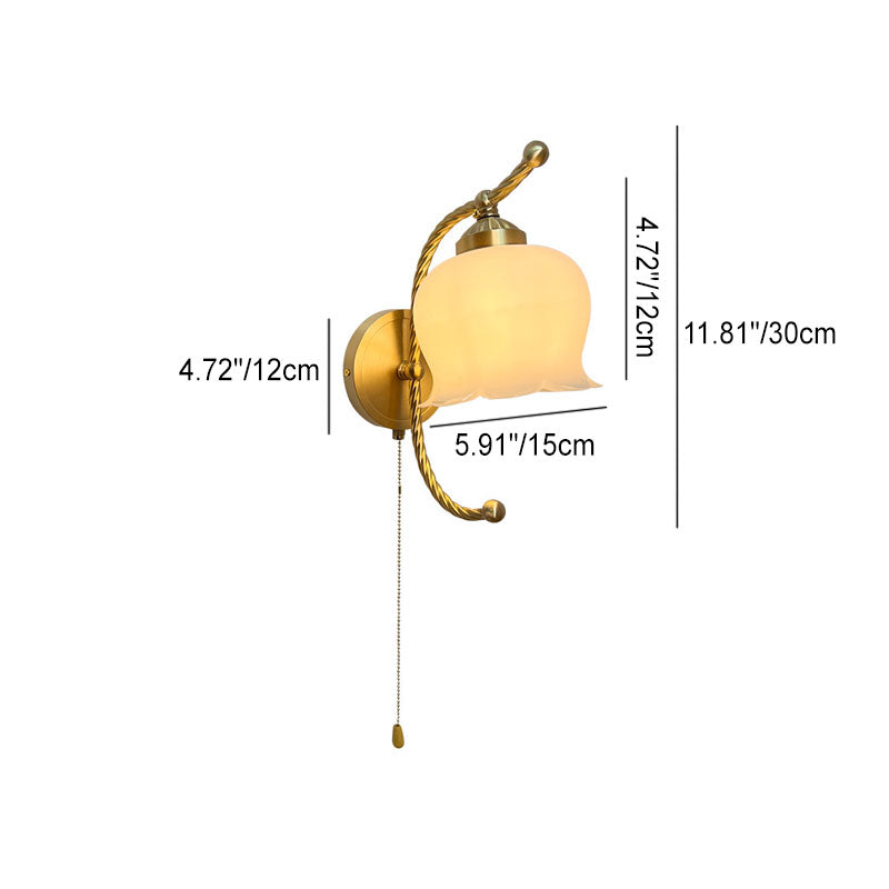 Aplique de pared de 1 luz con pantalla de vidrio floral de arco de cobre tradicional provincial francés para dormitorio 