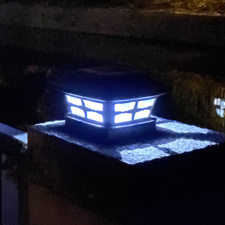 Moderne minimalistische quadratische Solar-LED-Pfostenleuchte aus Kunststoff für Garten und Landschaft im Außenbereich 
