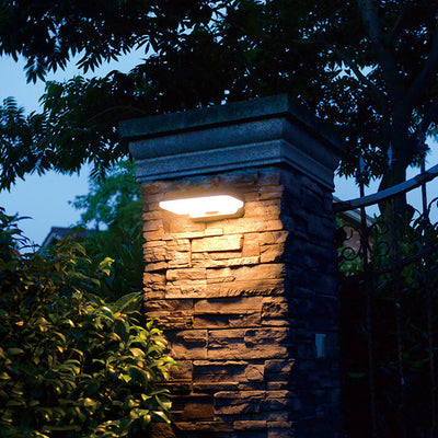 Applique murale LED extérieure carrée moderne avec détection de lumière infrarouge solaire 