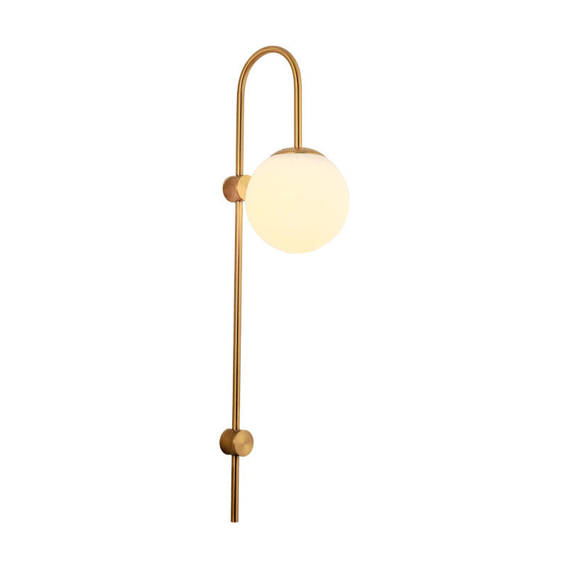 Moderne nordische Wandleuchte aus Eisen und Glas mit runder Kugel, langem Arm und 1 Flamme für Wohnzimmer &amp; Schlafzimmer 