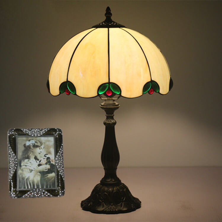 Lampe de table vintage Tiffany beige avec dôme en gemmes vertes à 1 lumière 
