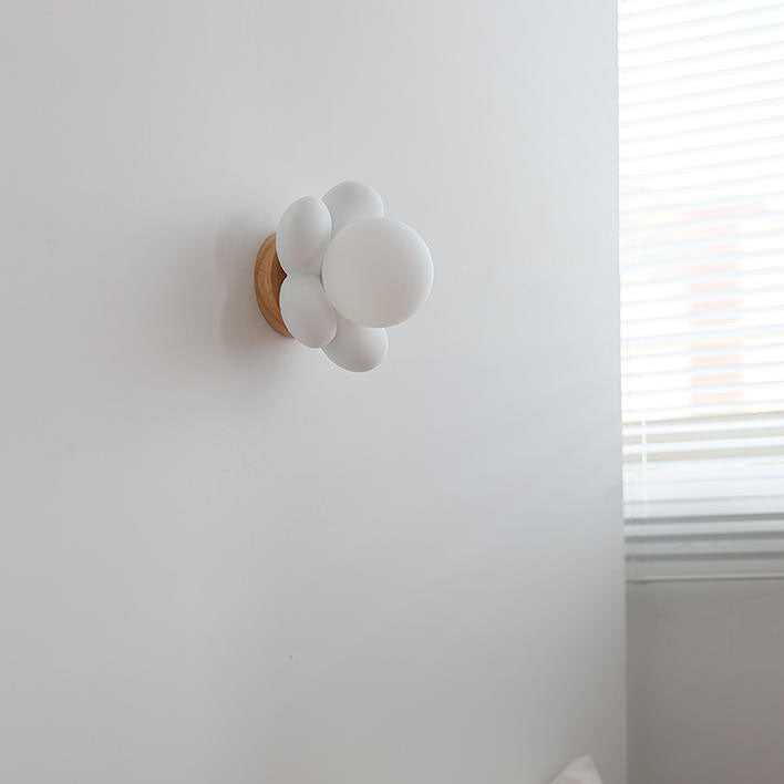 Moderne kreative 1-flammige Kinder-Wandleuchte aus Glas und Kunstharz in Blumenform für das Schlafzimmer 