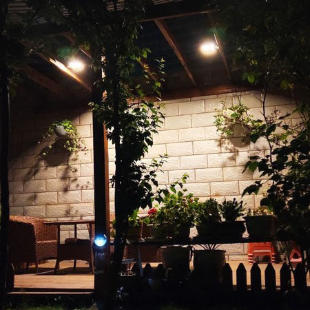 Aplique de pared exterior solar LED cuadrado minimalista moderno de ABS con sensor e impermeable, para patio exterior 