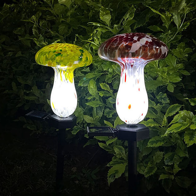 مصباح حديقة عصري إبداعي ملون على شكل فطر زجاجي LED يعمل بالطاقة الشمسية ومقاوم للماء 