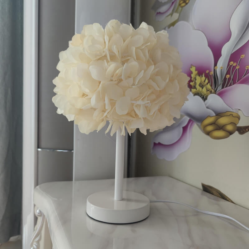 Moderne kreative Stoffblumenball 1-Licht Tischlampe 