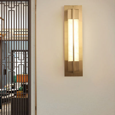 Moderne chinesische rechteckige LED-Wandleuchte aus Faux-Lucite-Messing