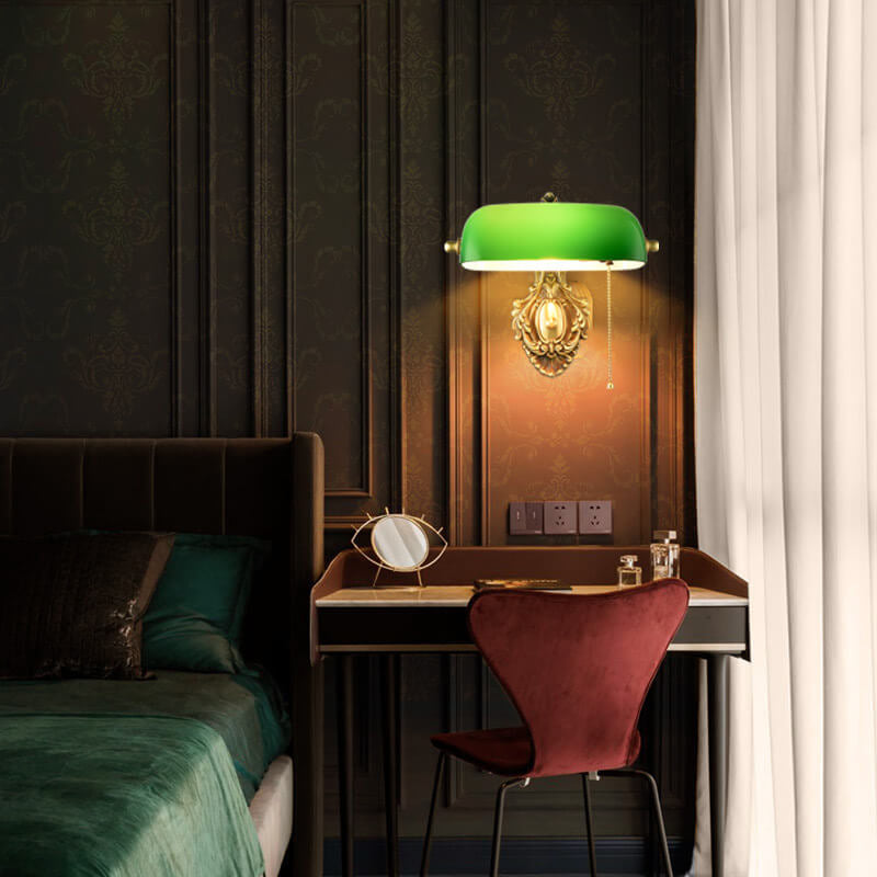 Zeitgenössische Retro-Wandleuchte mit 1 Leuchtquelle, kupferfarbenem Gestell und grünem Glasschirm, für das Schlafzimmer 