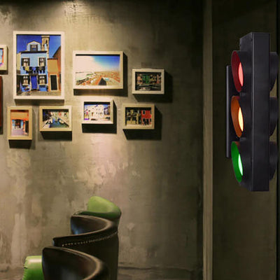 مصباح حائط LED بتصميم إشارة مرور صناعية عتيقة 