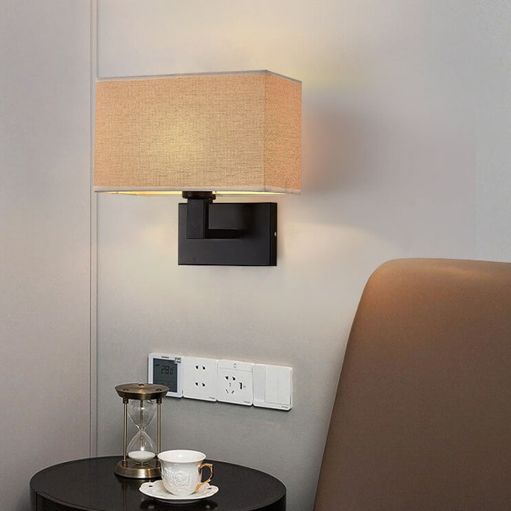 Moderne minimalistische rechteckige Eisenstoff-Wandleuchte mit zwei Lichtern in Uni-Farbe 