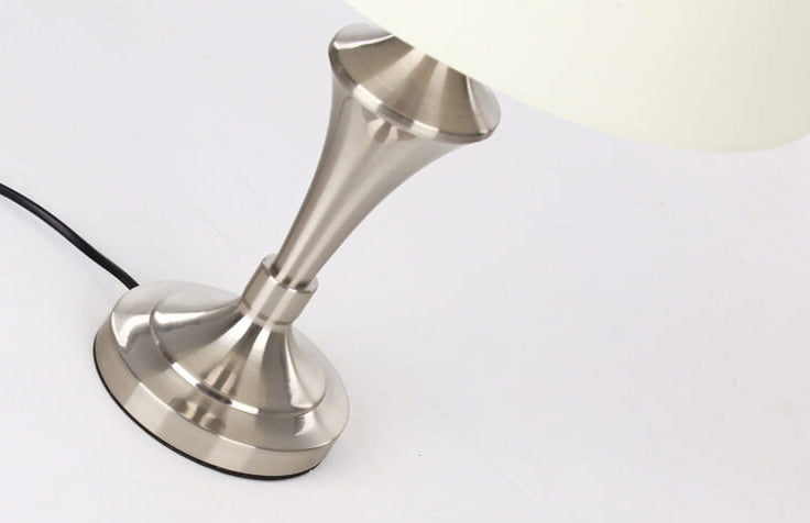Nordischer minimalistischer beiger Stoff 1-Licht Tischlampe 