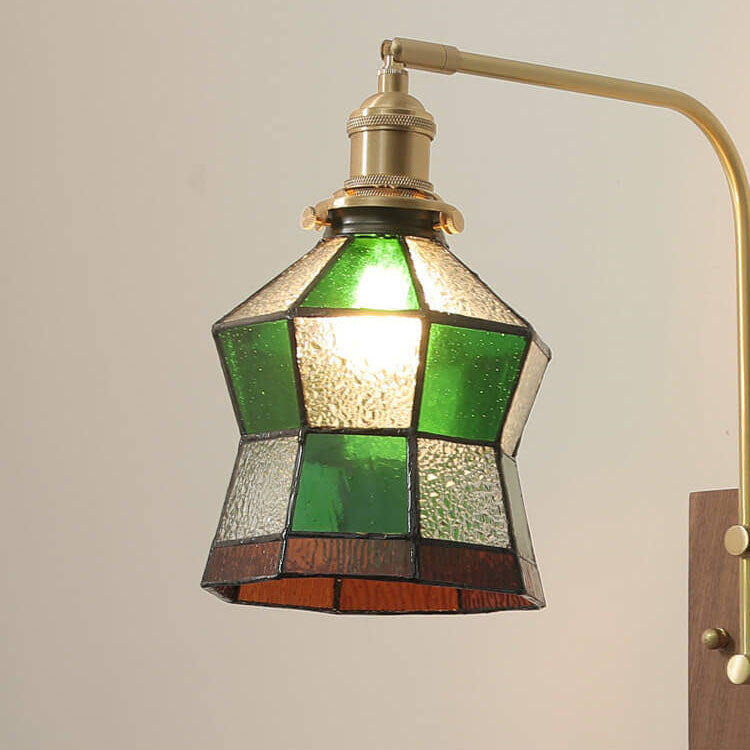 Zeitgenössische Retro-Wandleuchte mit 1 Flamme aus grünem Mosaikglas in Kegelform und Messing für das Schlafzimmer 