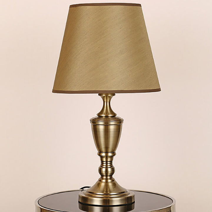 Traditionelle Vintage-Stehlampe mit Stoff-Kegelschirm und Metallgestell, 1-flammig, für das Schlafzimmer 