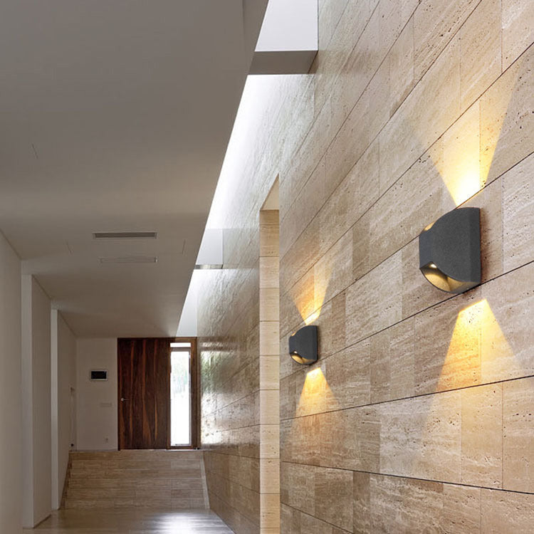 Moderne, minimalistische, wasserdichte quadratische Up-and-Down-Glüh-LED-Wandleuchte für den Außenbereich