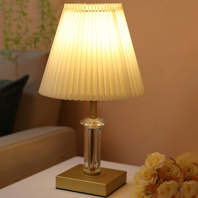 Lampe de table moderne minimaliste en tissu plissé en forme de cône avec matériel en cristal à 1 lumière 