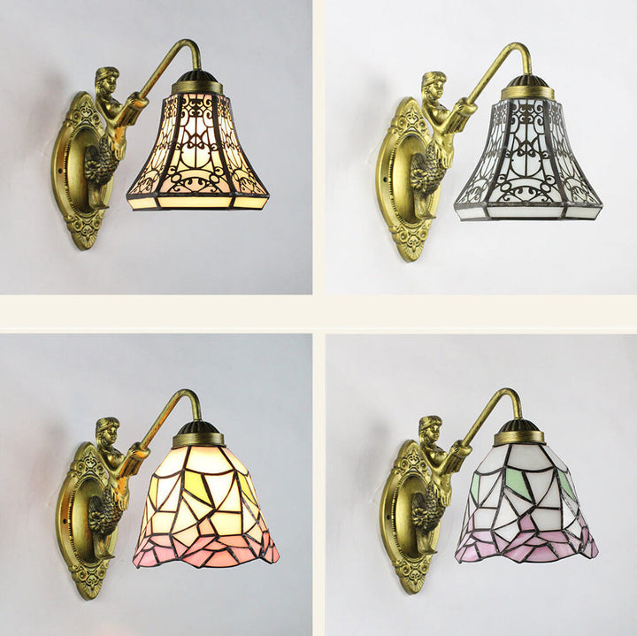 Vintage Tiffany Mediterrane Wandlampe mit einem konischen Buntglas-Licht 