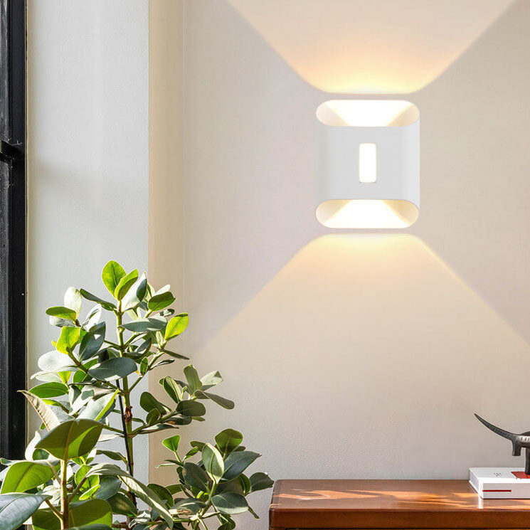 Lampe murale LED de patio étanche moderne en aluminium avec lentille 