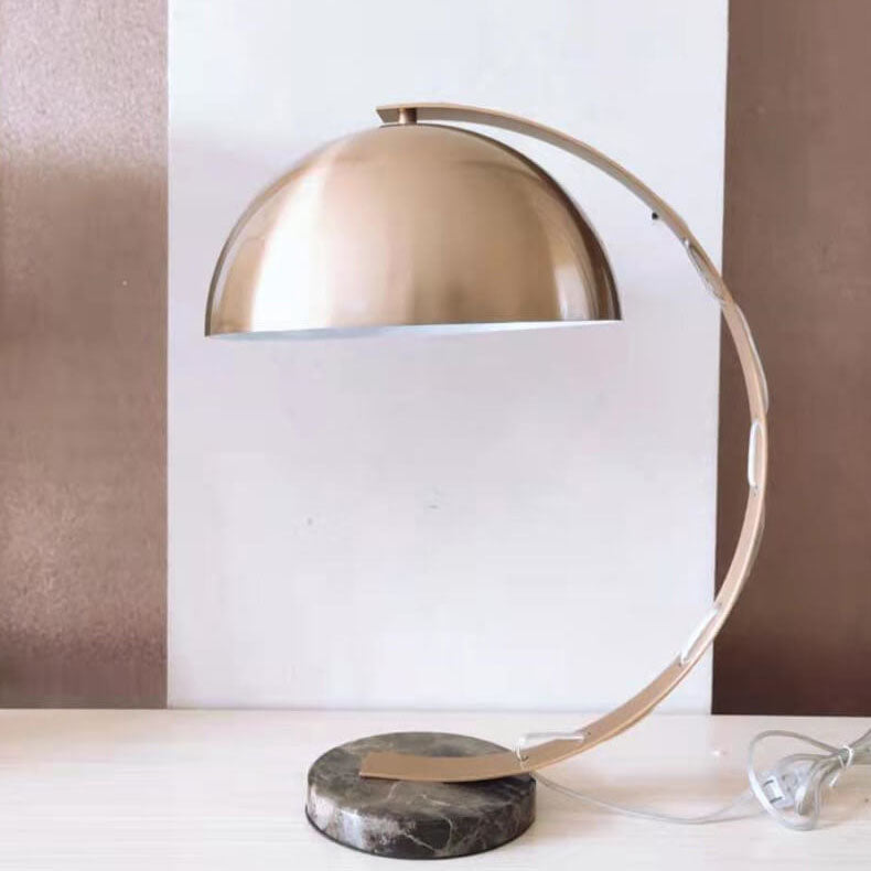 Lámpara de mesa de 1 luz con base de mármol y hardware dorado moderno y creativo 