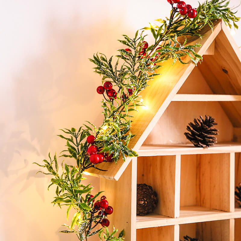 Guirlande lumineuse décorative à piles avec LED, fil de cuivre, aiguilles de pin, fruits rouges de Noël 