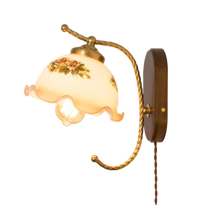 Französische Vintage-Creme-Glas-Petal 1-Licht-Wandleuchte 