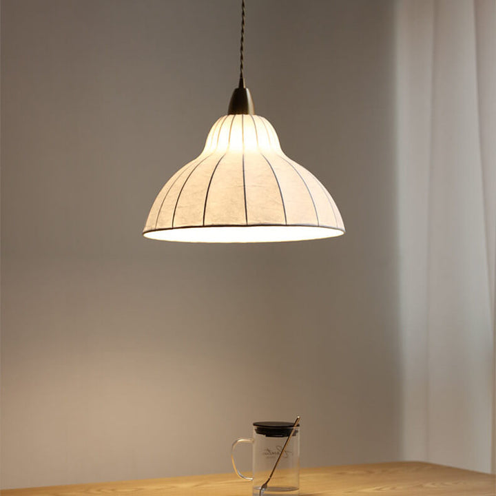 Traditionelle minimalistische japanische Pendelleuchte mit 1 Flamme aus Seide, Eisen und Kupfer in Kuppelform 