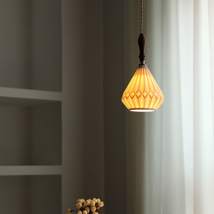 Japanische minimalistische 1-flammige Pendelleuchte aus plissiertem Keramikglas aus Messing 