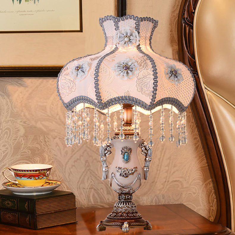 Traditionelle europäische runde Blumenperlen-Harzgewebe-1-Licht-Tischlampe für Schlafzimmer 
