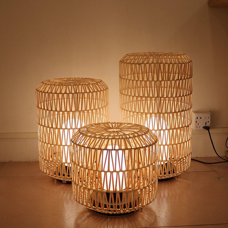 Lámpara de pie para jardín exterior de 1 luz, impermeable, con columna de ratán de plástico de estilo japonés tradicional 