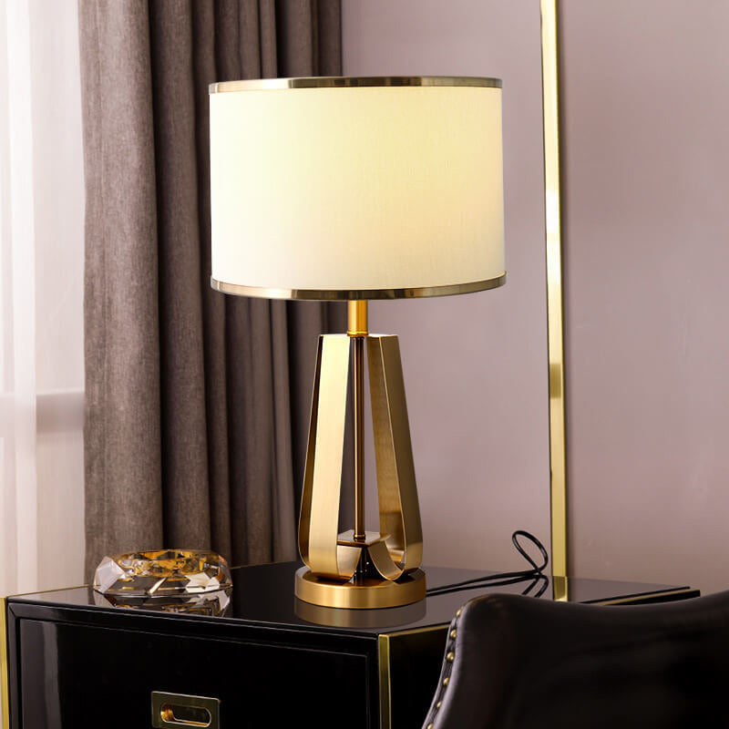 Lampe de table moderne à 1 lumière en forme de fleur en fer doré de luxe nordique 