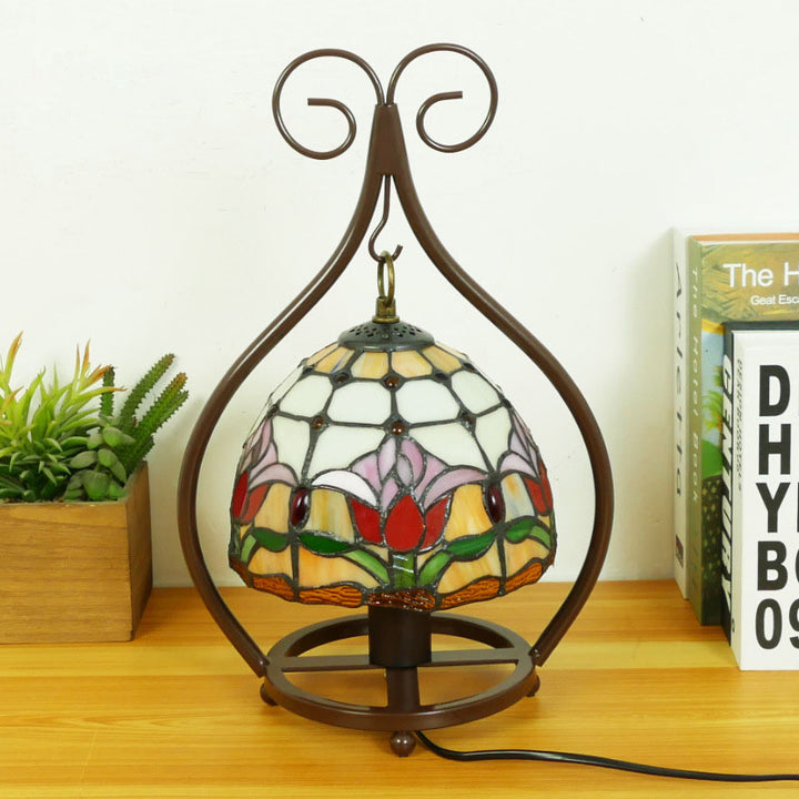 Tiffany-Tischlampe im traditionellen europäischen Stil mit herzförmigem Buntglas und Eisen, 1-flammig, für das Schlafzimmer 