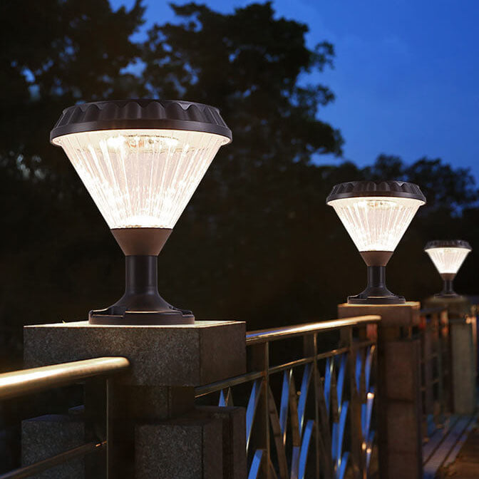 Moderne schwarze Solar-Säule aus Aluminiumguss mit Glas für den Außenbereich, wasserdicht 