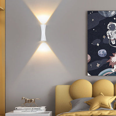 Lampe d'applique murale LED en corne d'aluminium étanche extérieure simple 