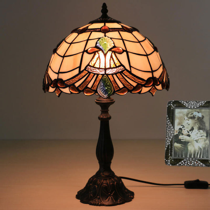 Lámpara de Mesa de 1 Luz con Cuentas de Lucite Curvadas y Vidrio Tiffany 