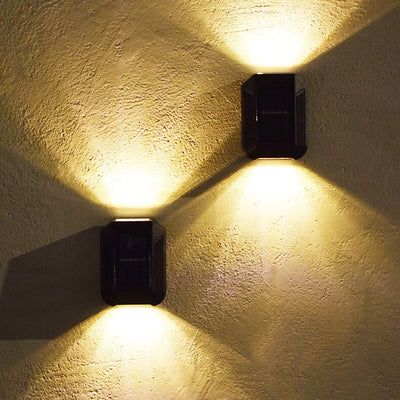 مصباح حائط LED خارجي بإضاءة شمسية لأعلى ولأسفل للحديقة 
