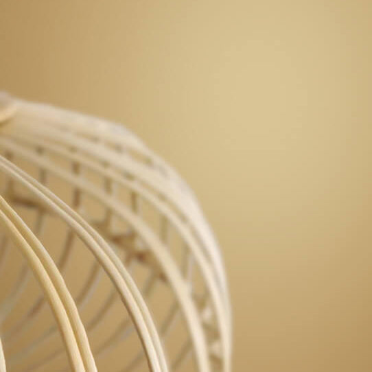 Moderne Bambus- und Rattan-Weberei Hohlkäfig-Design 1-Licht Pendelleuchte 