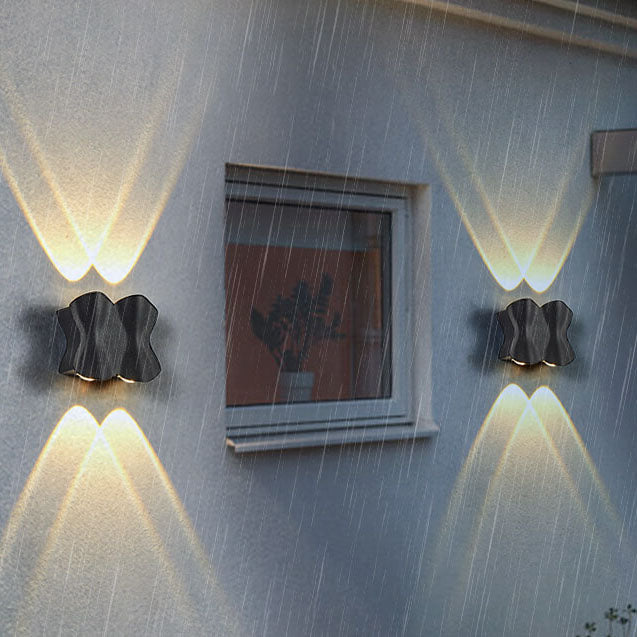 مصباح حائط LED مقاوم للماء في الهواء الطلق مصنوع من الألمنيوم والأكريليك بتصميم عمود عصري 