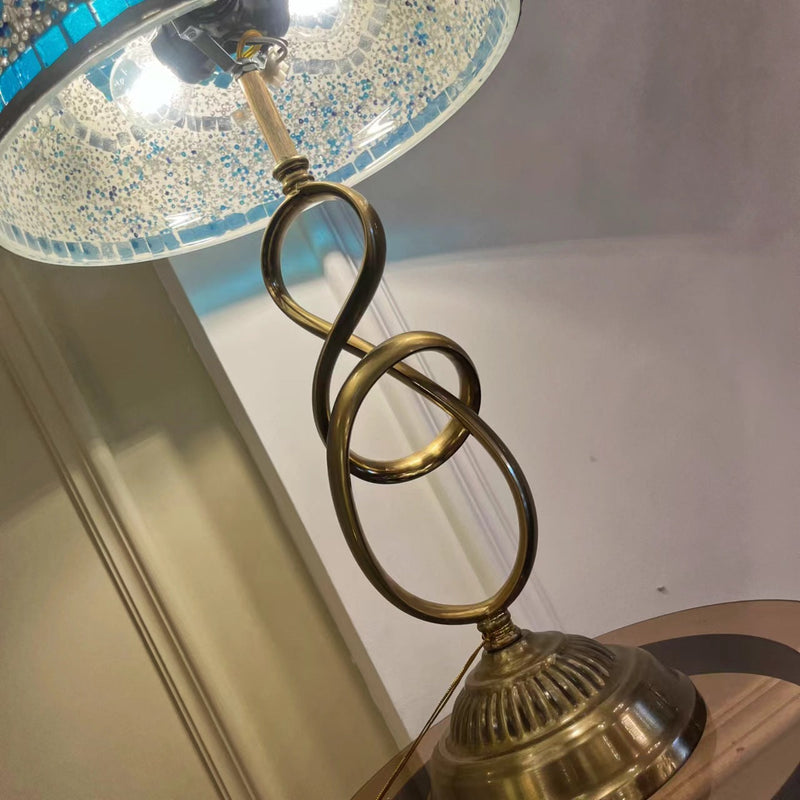 Lámpara de mesa contemporánea costera de hierro con vidrio de colores de media luna con 2 luces para dormitorio 