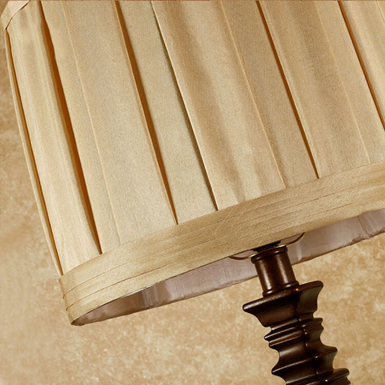 Moderne europäische Retro-Plissee-Stoff 1-Licht Stehende Stehlampe 