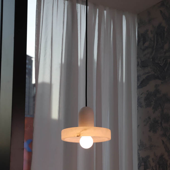 Lámpara colgante de 1 luz de latón con pantalla redonda de mármol chino tradicional para sala de estar 