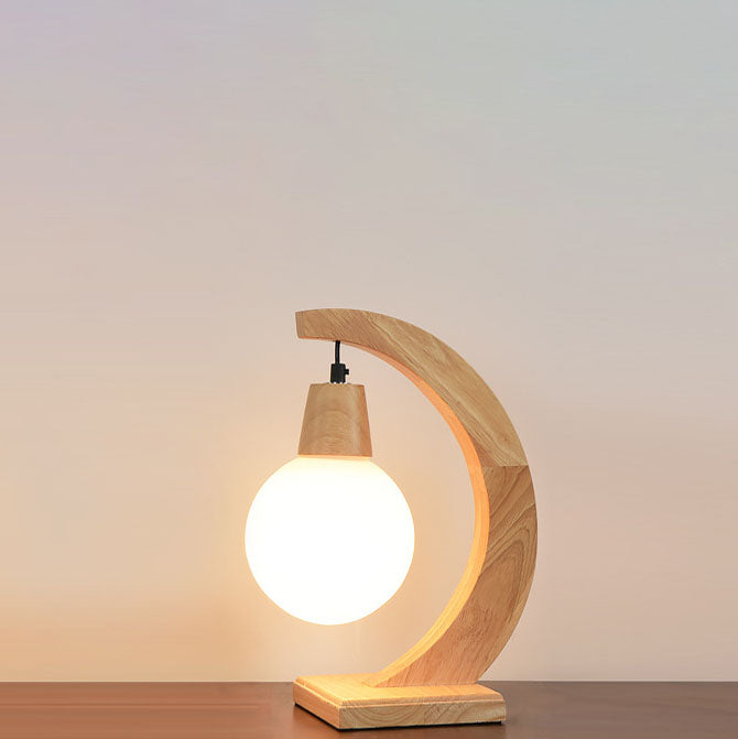 Moderne nordische Tischlampe aus Massivholz und Metall mit gebogener Form und Glaskugel, 1-flammig, für Wohnzimmer & Schlafzimmer 