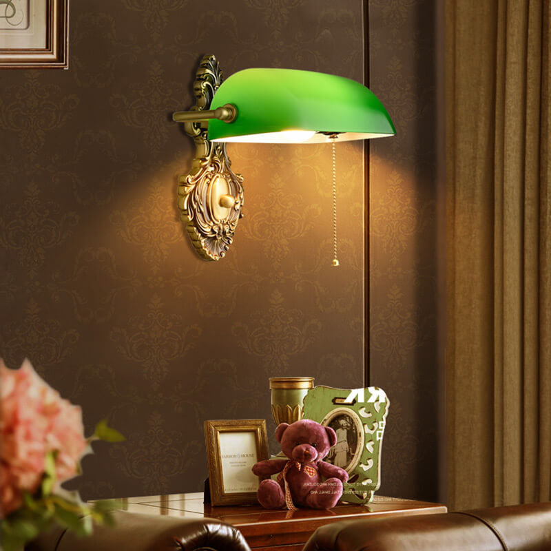 Zeitgenössische Retro-Wandleuchte mit 1 Leuchtquelle, kupferfarbenem Gestell und grünem Glasschirm, für das Schlafzimmer 